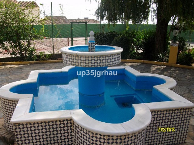 5 Bedrooms Villa in Estepona