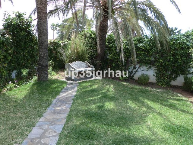 5 Bedrooms Villa in Estepona