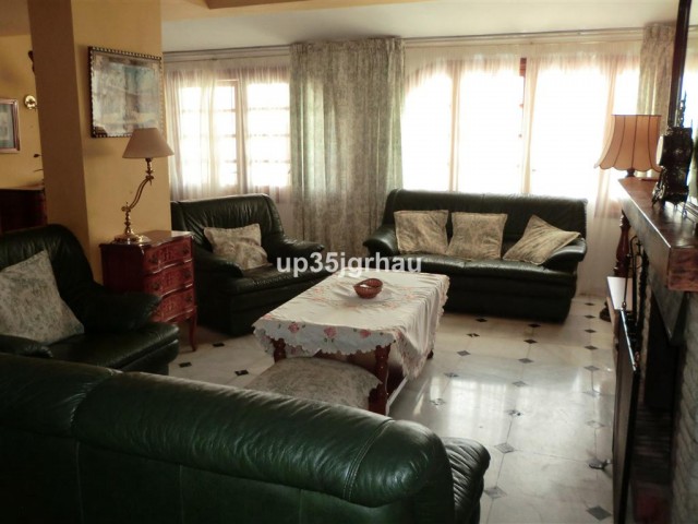 5 Bedrooms Villa in Estepona