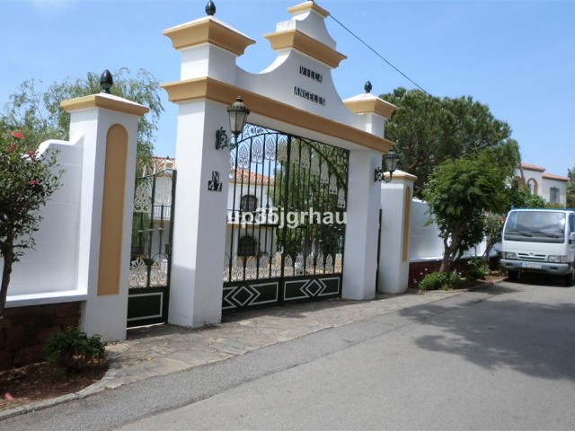 5 Bedrooms Villa in Estepona
