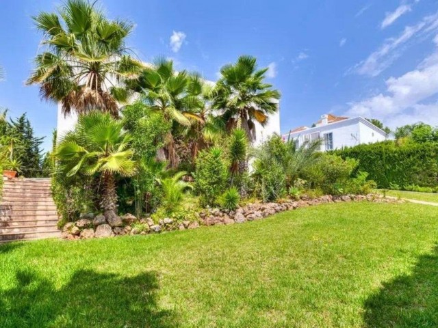5 Bedrooms Villa in Nueva Andalucía