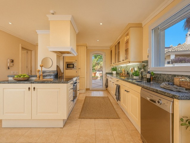 3 Bedrooms Apartment in Nueva Andalucía