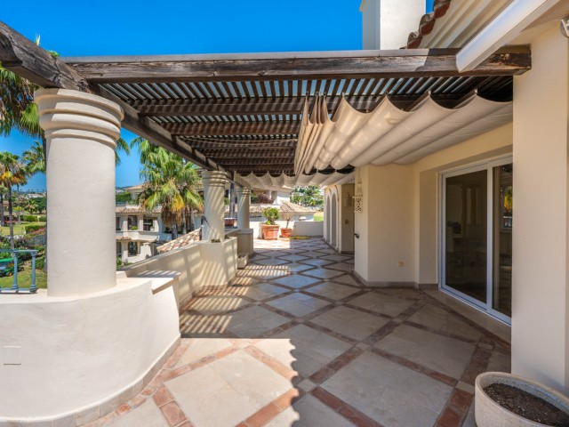 3 Bedrooms Apartment in Nueva Andalucía