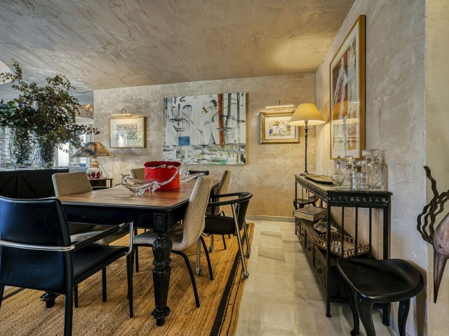 4 Bedrooms Apartment in Guadalmina Baja