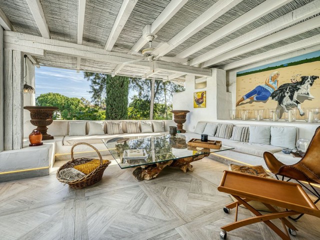 4 Bedrooms Apartment in Guadalmina Baja