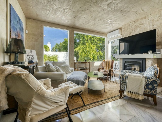 4 Bedrooms Apartment in Guadalmina Baja