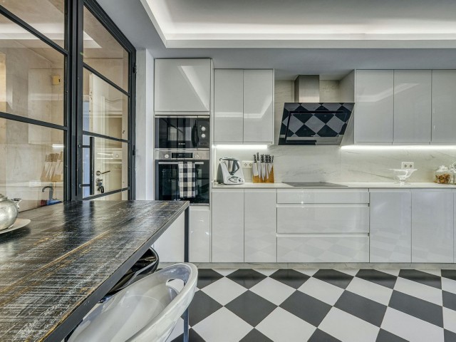 4 Bedrooms Apartment in Guadalmina Baja