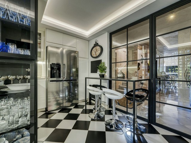 4 Bedrooms Apartment in Guadalmina Baja