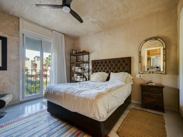 4 Bedrooms Apartment in Guadalmina Baja