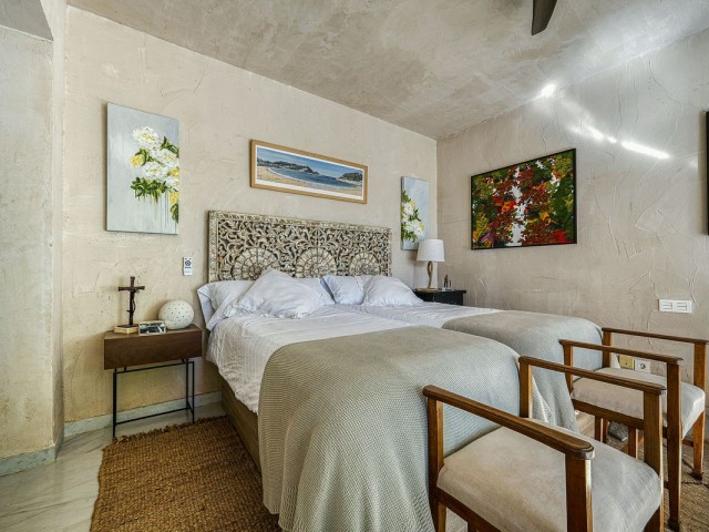 Apartamento con 4 Dormitorios  en Guadalmina Baja