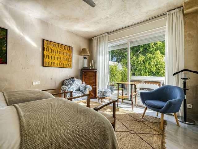 Apartamento con 4 Dormitorios  en Guadalmina Baja