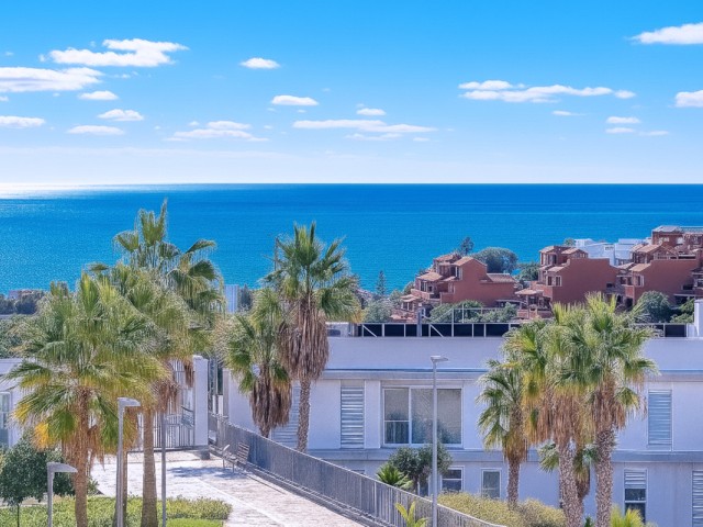 Apartamento con 2 Dormitorios  en Estepona