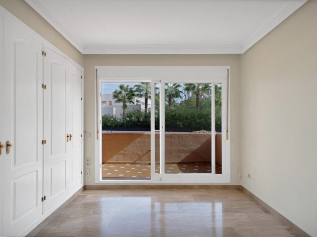 2 Bedrooms Apartment in Guadalmina Baja