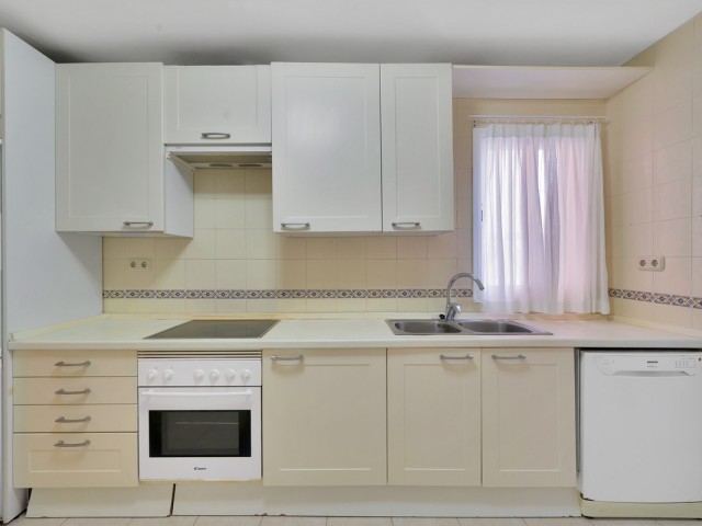 Apartamento con 2 Dormitorios  en Guadalmina Baja