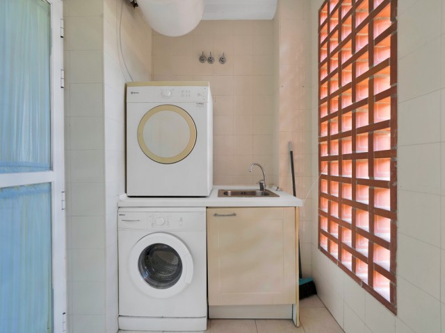 Apartamento con 2 Dormitorios  en Guadalmina Baja