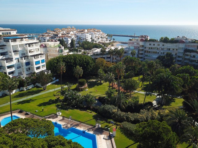 3 Bedrooms Apartment in Puerto Banús