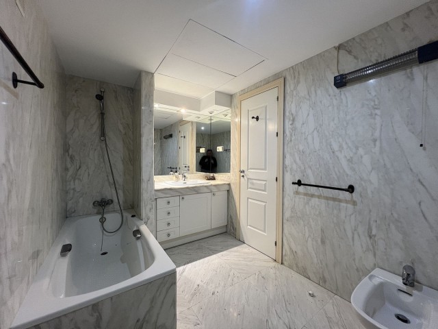 3 Bedrooms Apartment in Puerto Banús