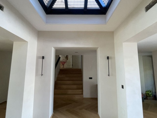 5 Sovrums Villa i Benahavís