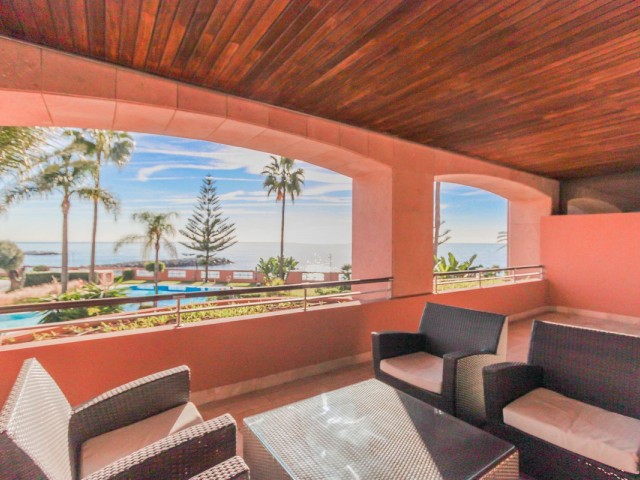 Apartamento con 2 Dormitorios  en Puerto Banús