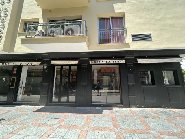 Commercial avec 2 Chambres  à Málaga