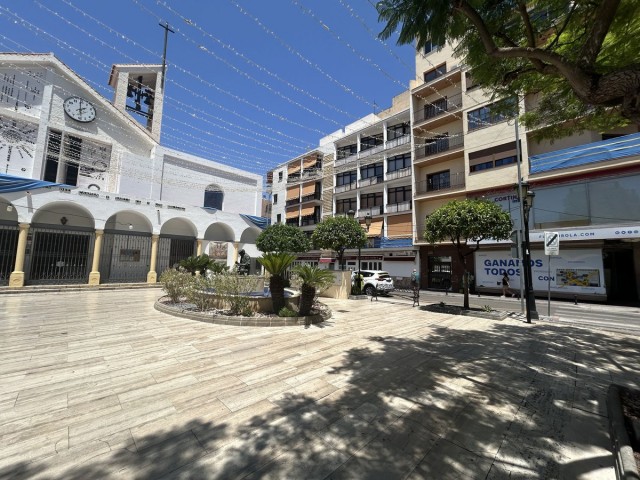 Commercial avec 2 Chambres  à Málaga