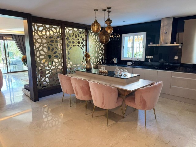 4 Bedrooms Villa in Marbella