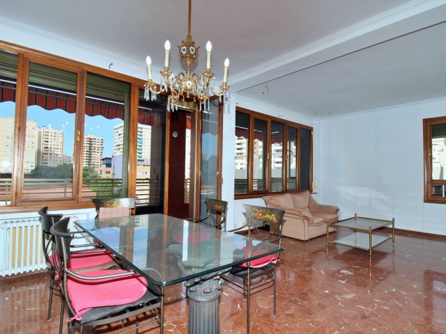 Apartamento con 3 Dormitorios  en Málaga