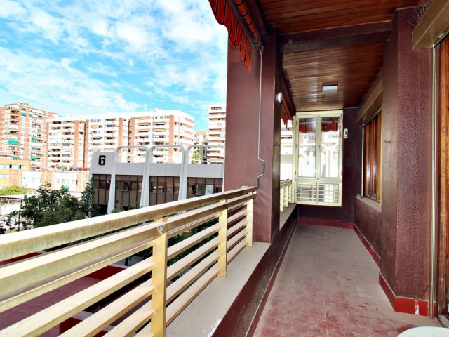 Apartamento con 3 Dormitorios  en Málaga