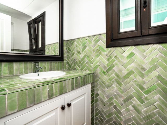 Villa con 6 Dormitorios  en Guadalmina Baja