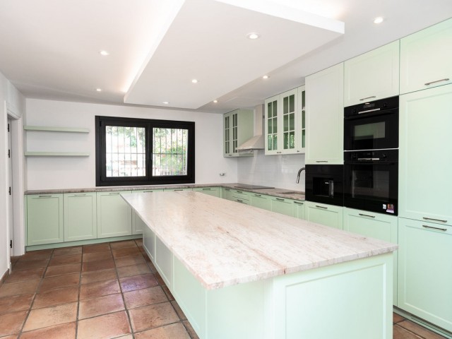 6 Schlafzimmer Villa in Guadalmina Baja