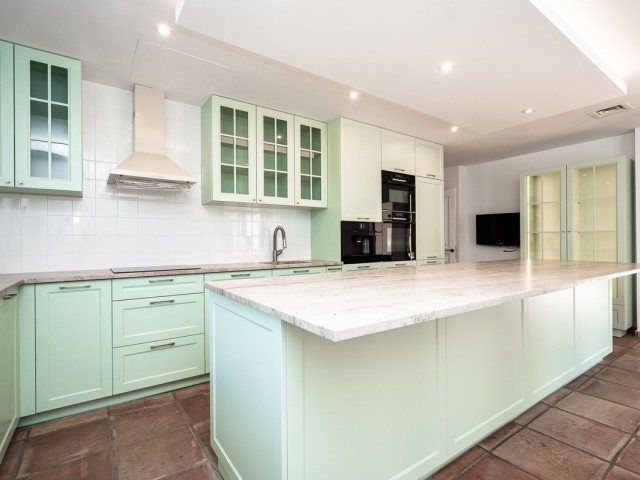 6 Schlafzimmer Villa in Guadalmina Baja