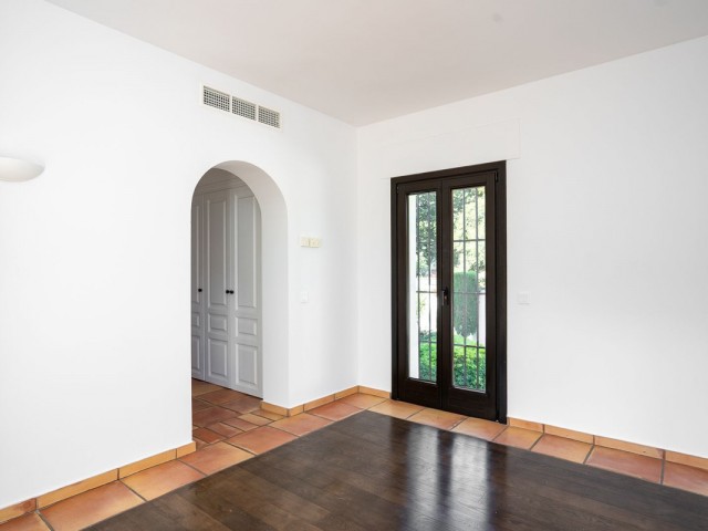6 Slaapkamer Villa in Guadalmina Baja
