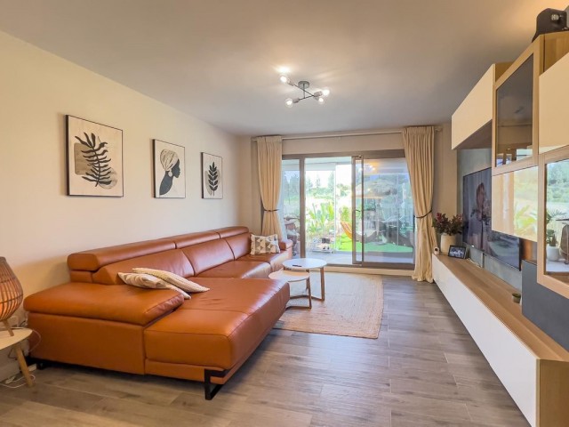 Apartment, El Chaparral, R5212330