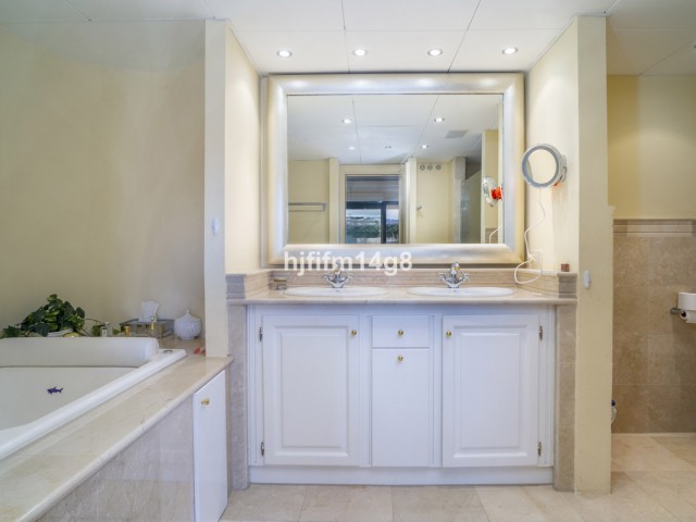 2 Soveroms Leilighet i Nueva Andalucía