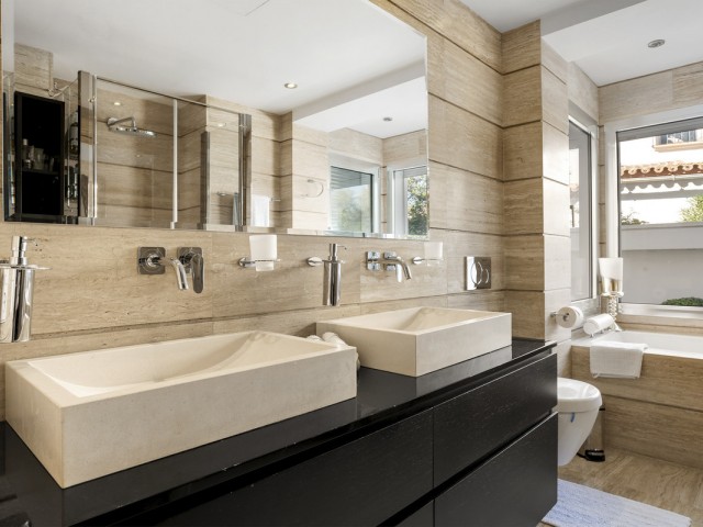 4 Schlafzimmer Villa in Nueva Andalucía