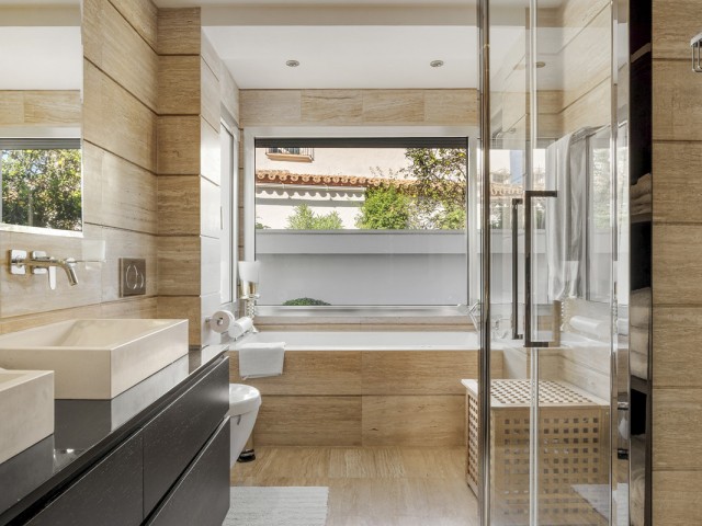 4 Bedrooms Villa in Nueva Andalucía