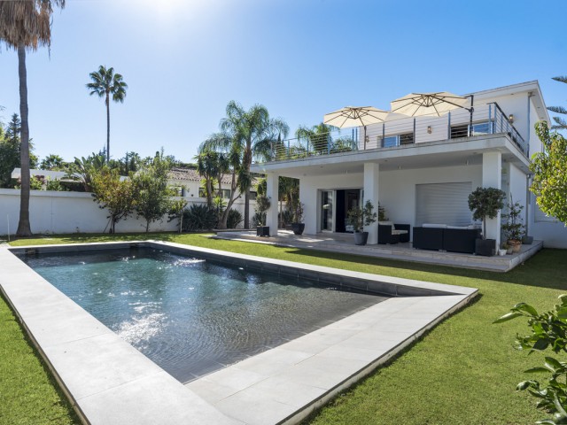 4 Bedrooms Villa in Nueva Andalucía