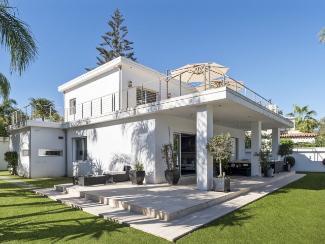 4 Bedrooms Villa in Nueva Andalucía