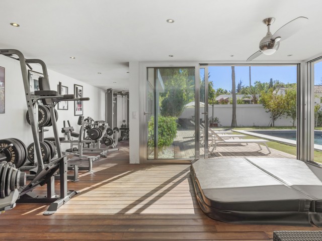 4 Bedrooms Villa in Nueva Andalucía