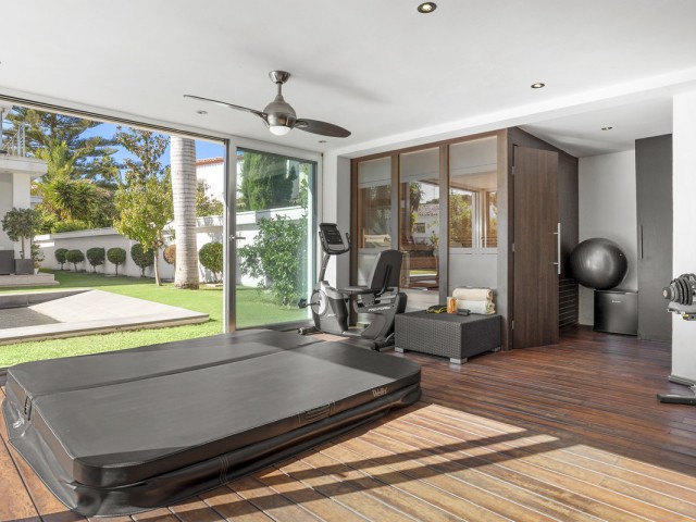 4 Bedrooms Villa in Nueva Andalucía