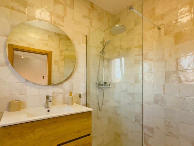 Villa con 6 Dormitorios  en Montes de Málaga