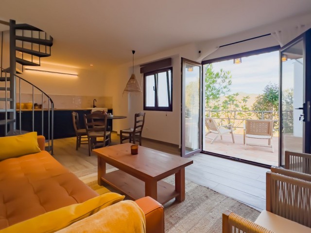 Villa con 6 Dormitorios  en Montes de Málaga