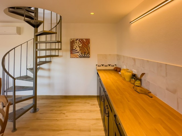 Villa con 6 Dormitorios  en Montes de Málaga