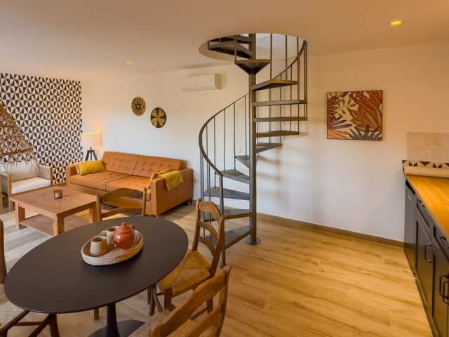 Villa con 6 Dormitorios  en Montes de Málaga