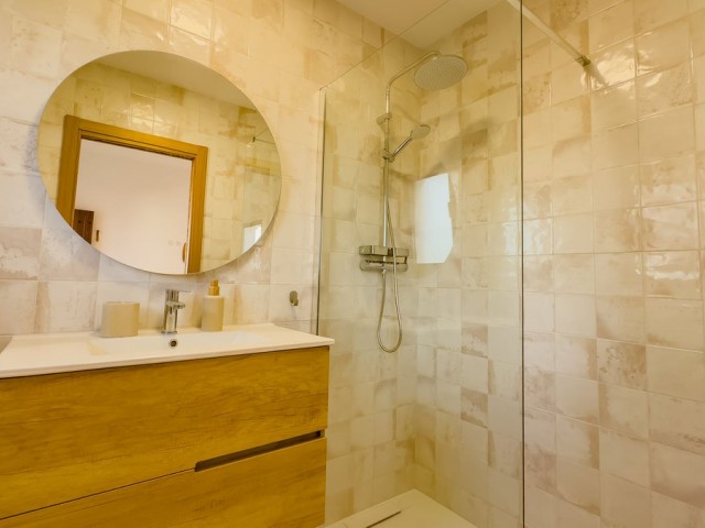 Villa con 6 Dormitorios  en Montes de Málaga