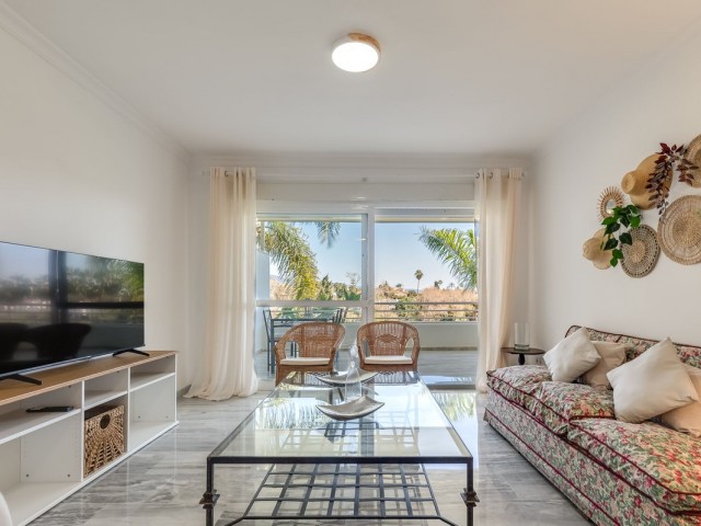 Apartamento con 3 Dormitorios  en Guadalmina Baja