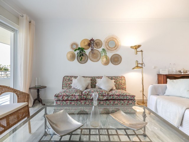 Apartamento con 3 Dormitorios  en Guadalmina Baja