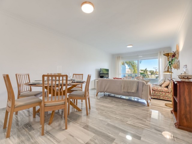 Apartamento con 3 Dormitorios  en Guadalmina Baja