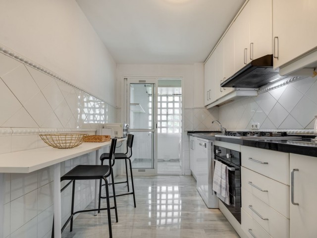 Apartamento con 3 Dormitorios  en Guadalmina Baja