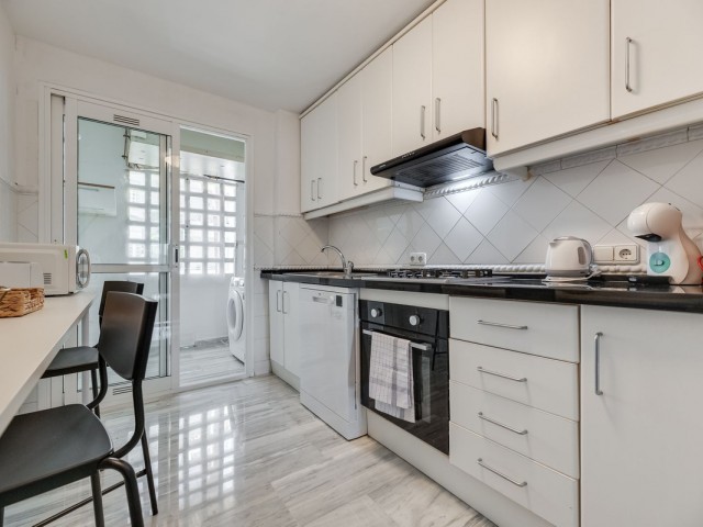 Apartamento con 3 Dormitorios  en Guadalmina Baja